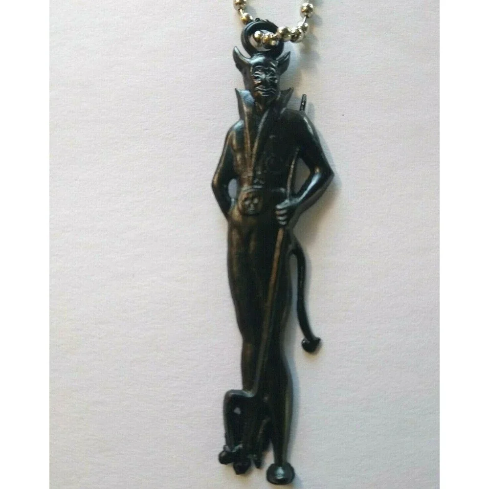 Halloween Plastic Devil Satan Keychain Goth Cool Dead Spooky Gift Black Vintage